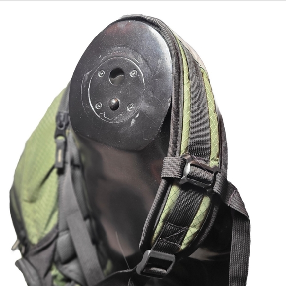 Hi-Tec Large Backpack - Picture 6 of 9